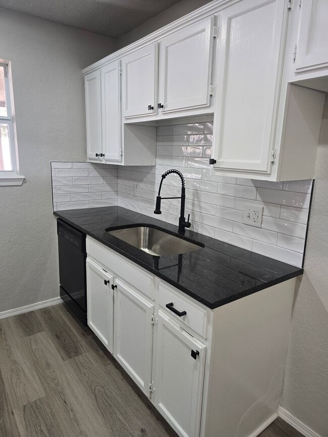 1609 NE 4th St in Moore, OK - Building Photo - Building Photo