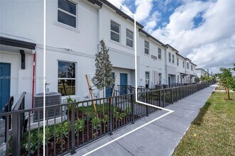 12426 SW 248th St in Princeton, FL - Building Photo - Building Photo