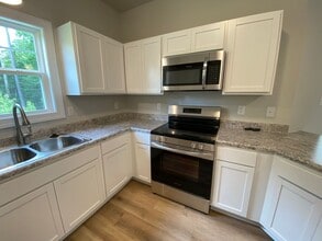 255 Shallowbag Bay Ln in Jacksonville, NC - Building Photo - Building Photo