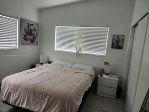 1585 NE 125th St in North Miami, FL - Foto de edificio - Building Photo