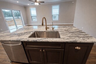 8919 Summerwood Bnd in San Antonio, TX - Building Photo - Building Photo