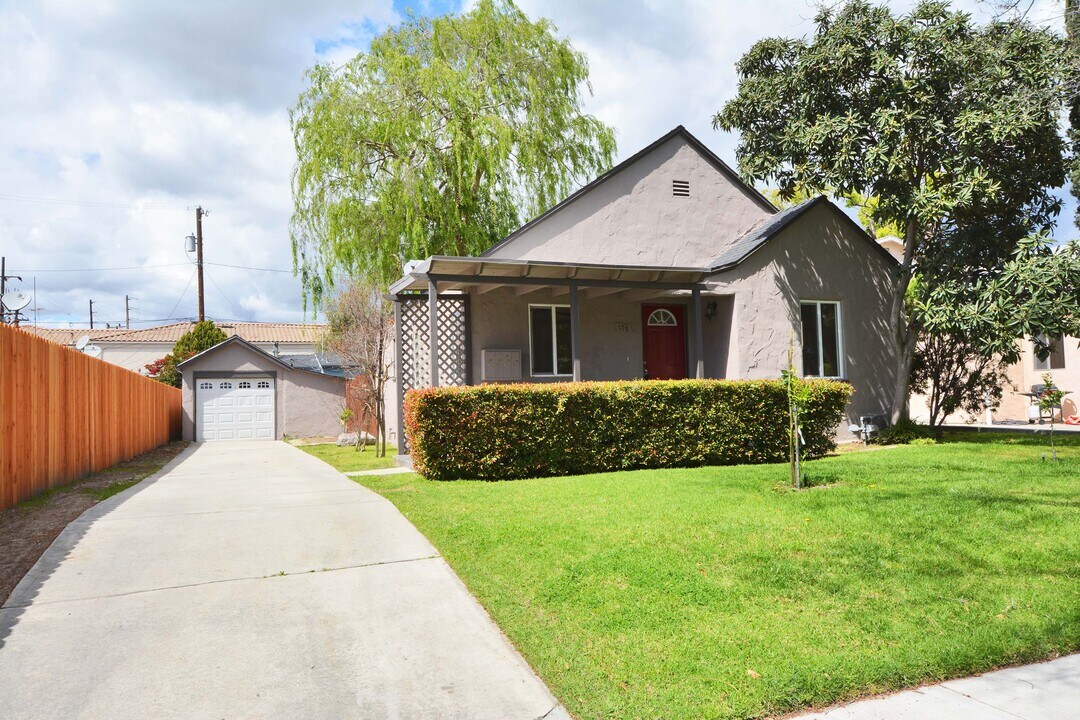 179 W Spazier Ave in Burbank, CA - Building Photo