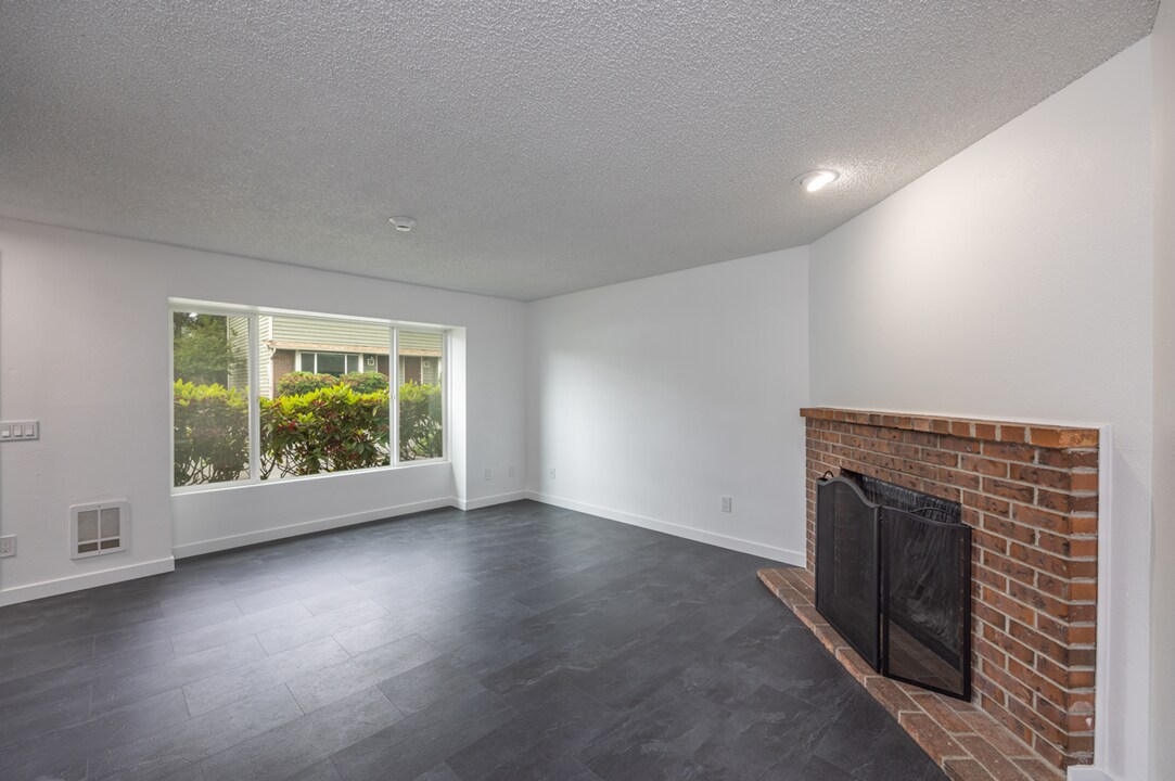 Crestview Townhomes in Lynnwood, WA - Foto de edificio