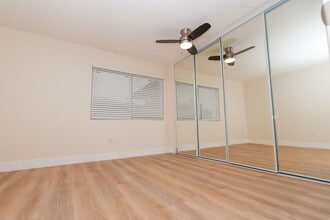 563 S Fashion Park St in Orange, CA - Building Photo - Building Photo