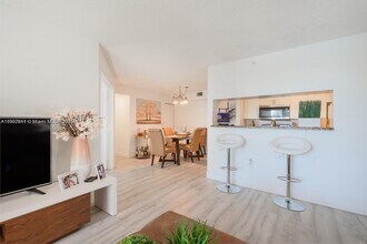 12160 St.Andrews Pl in Miramar, FL - Foto de edificio - Building Photo