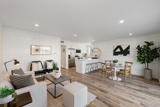 212 Orange St in Newport Beach, CA - Building Photo - Building Photo