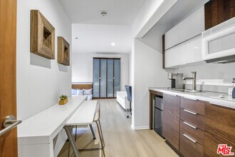 1929 N Curson Ave in Los Angeles, CA - Building Photo - Building Photo