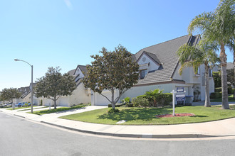 Stonebridge Townhomes in Oxnard, CA - Building Photo - Building Photo