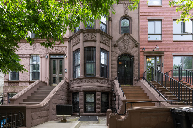 100 Lefferts Pl in Brooklyn, NY - Foto de edificio - Building Photo