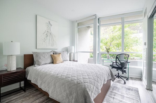 250 Fort York Blvd in Toronto, ON - Building Photo - Building Photo