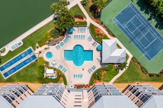 Sunrise Resort in St Pete Beach, FL - Foto de edificio - Building Photo