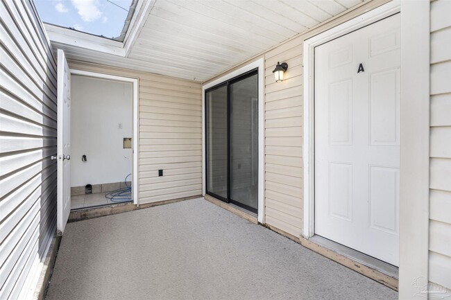 6366 W Fairfield Dr in Pensacola, FL - Building Photo - Building Photo
