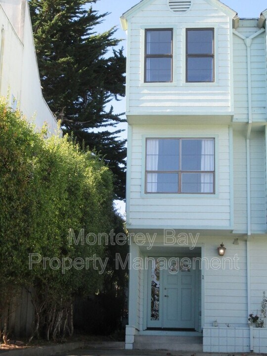 363 Spencer St in Monterey, CA - Building Photo