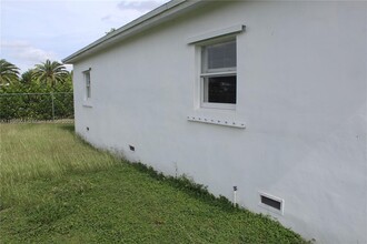 19879 SW 328th St in Homestead, FL - Foto de edificio - Building Photo