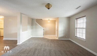 12632 Endurance Dr in Fishers, IN - Foto de edificio - Building Photo