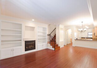 12745 Moorpark St, Unit 313 in Los Angeles, CA - Foto de edificio - Building Photo