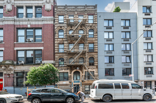 310 E 109th St in New York, NY - Building Photo - Building Photo