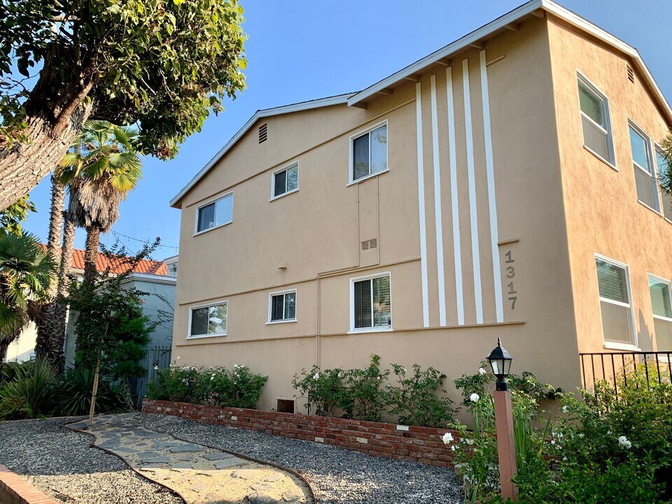 1317 18th St in Santa Monica, CA - Building Photo