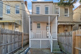 2214 Ruskin Ave in Baltimore, MD - Foto de edificio - Building Photo
