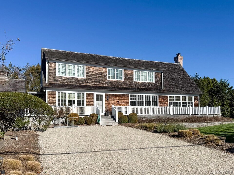 112 Central Ave in Amagansett, NY - Building Photo