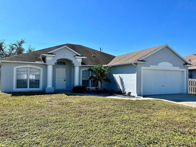 532 SW Kabot Ave in Port St. Lucie, FL - Building Photo - Building Photo