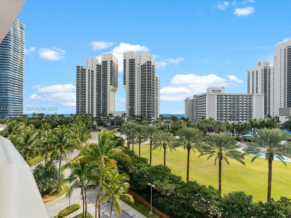 19370 Collins Ave in Sunny Isles Beach, FL - Building Photo