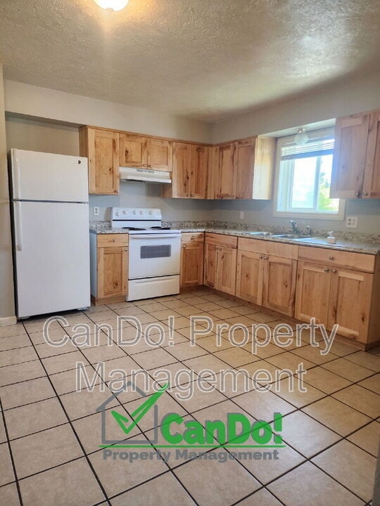 225 Carol Dr in Blackfoot, ID - Foto de edificio