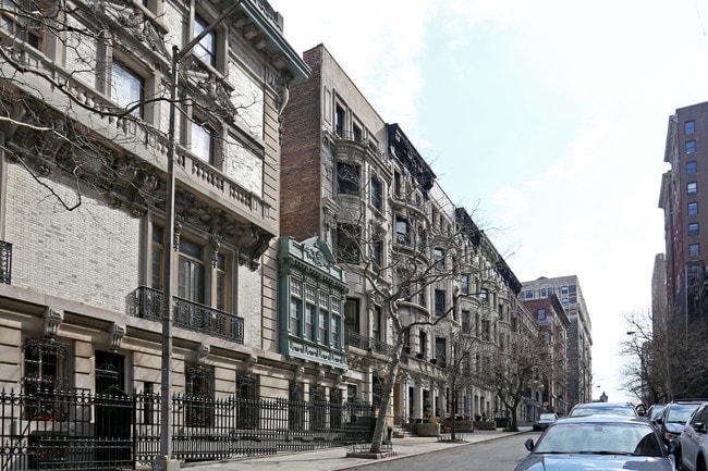 321 W 105th St in New York, NY - Building Photo - Building Photo