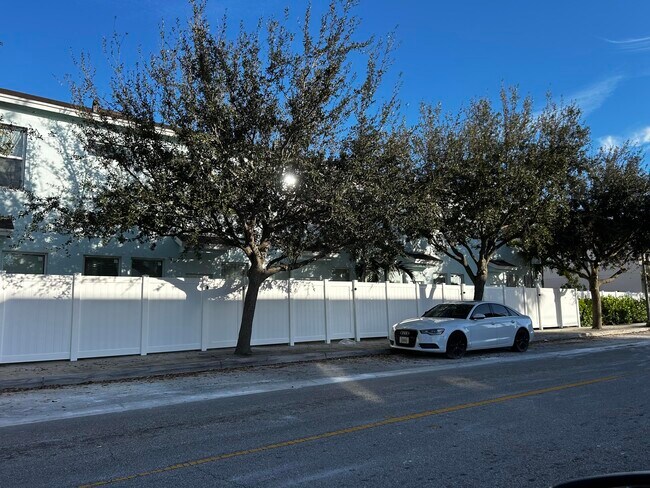 2061 Happy St in West Palm Beach, FL - Building Photo - Building Photo