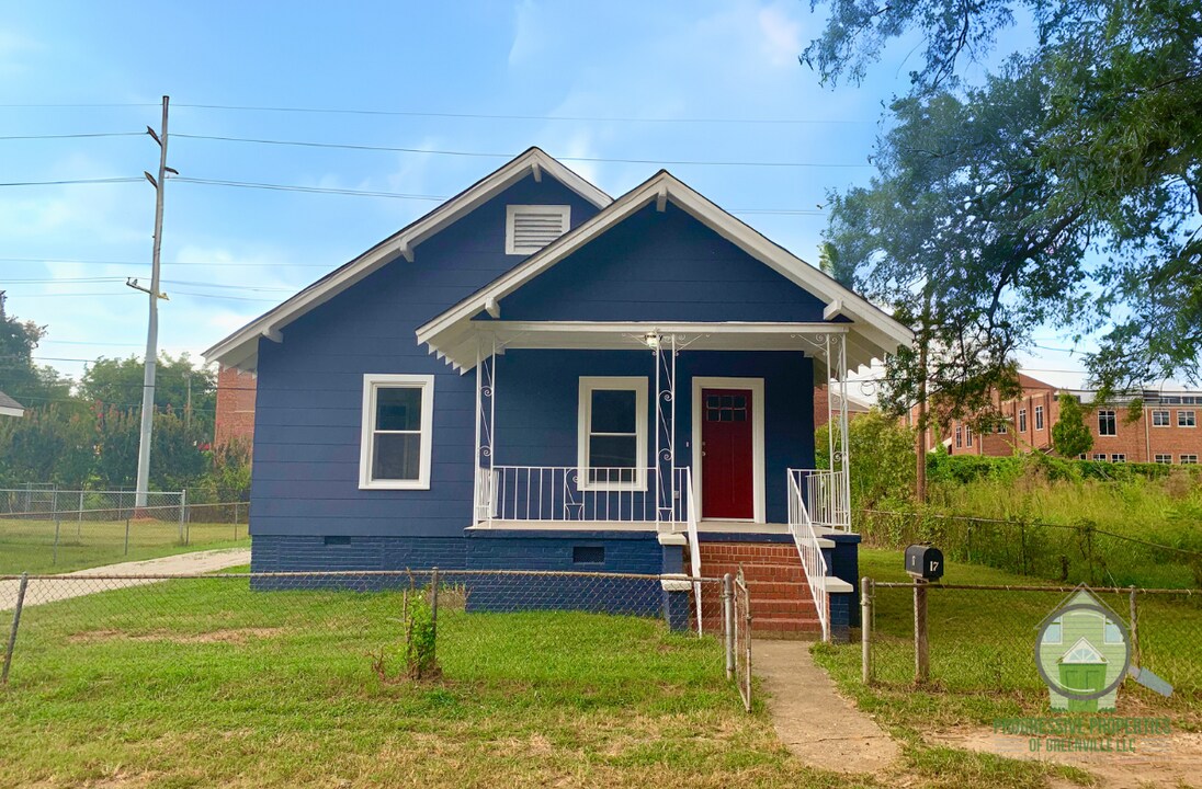 17 E 8th St in Greenville, SC - Building Photo