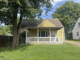 928 Blenheim Rd in Columbus, OH - Building Photo