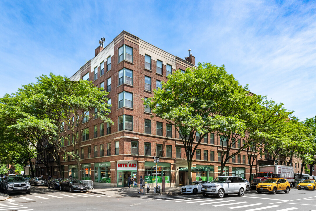 Kimberly Condominiums in New York, NY - Foto de edificio