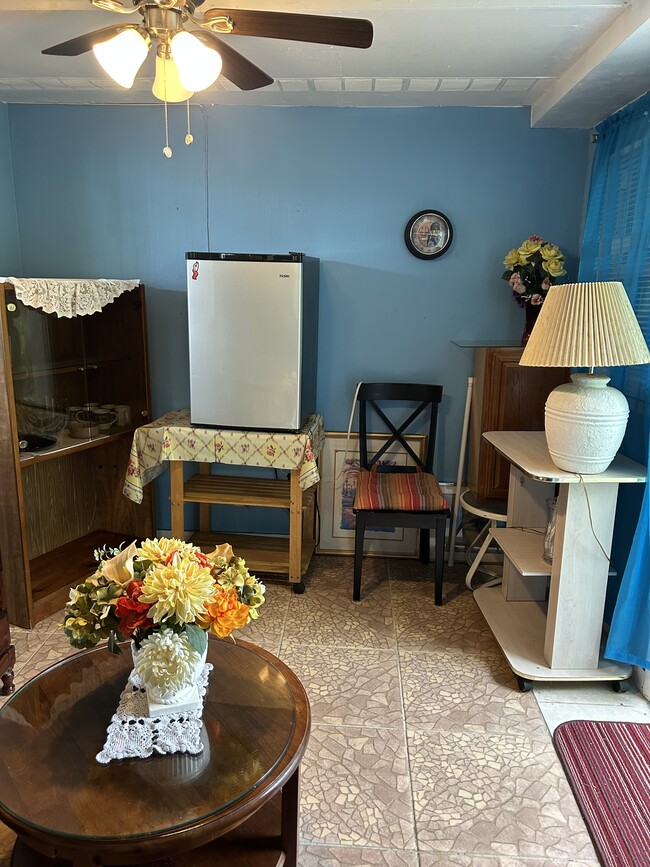 20300 SW 116th Ave, Unit Studio in Miami, FL - Building Photo - Building Photo