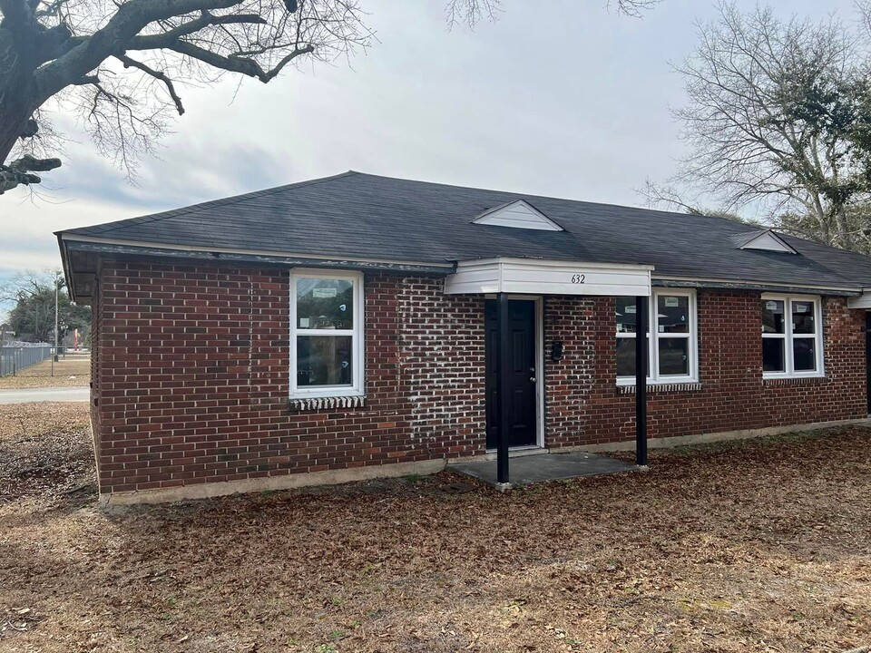 652 Miller Rd in Sumter, SC - Building Photo
