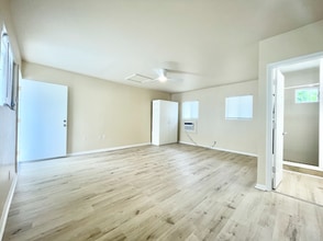 6741 Hawaii Kai Dr in Honolulu, HI - Foto de edificio - Building Photo