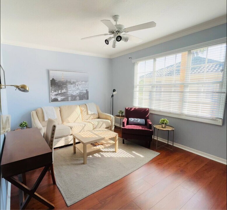 501 Knights Run Ave in Tampa, FL - Building Photo