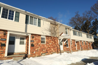 Hildebrandt Park Apartments in Lansing, MI - Building Photo - Building Photo