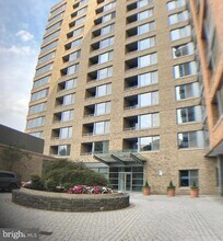 2001 15th St N, Unit 319 in Arlington, VA - Building Photo - Building Photo