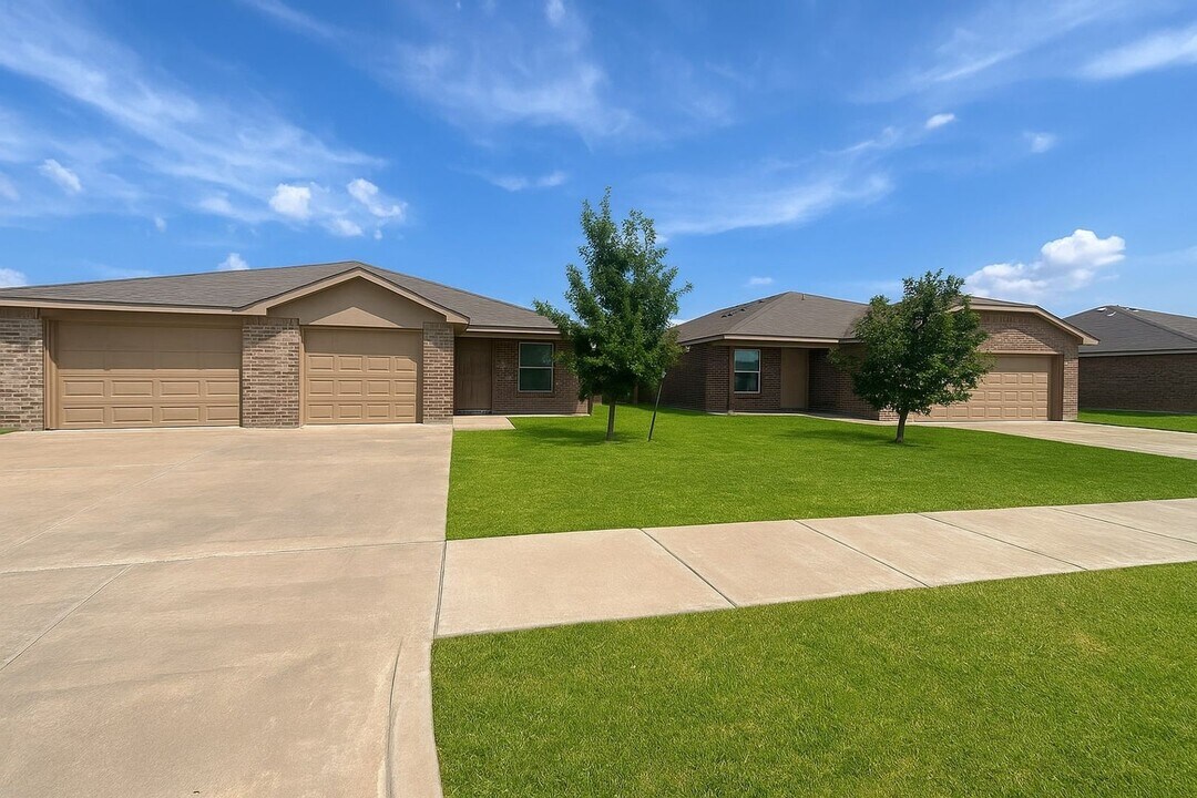 6015 Amelia Earhart Blvd in Killeen, TX - Building Photo