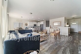 6463 Maple Valley Cir in West Jordan, UT - Building Photo - Building Photo