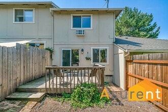 132 S Mountain Ave in Ashland, OR - Building Photo - Building Photo