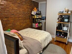 380 Riverway, Unit A in Boston, MA - Building Photo - Building Photo