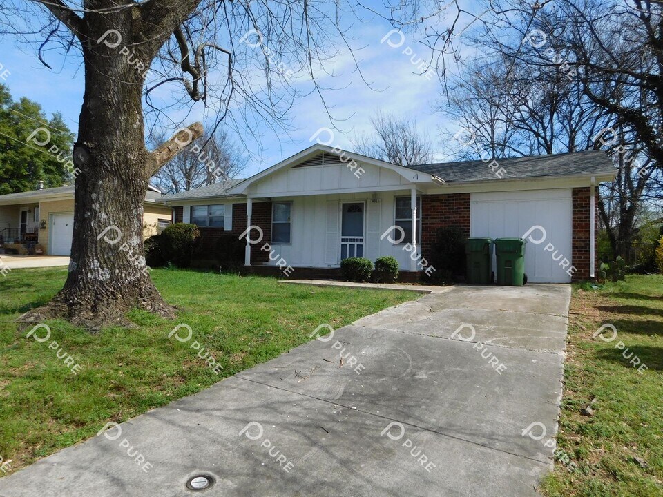 14015 SW Wyandotte Dr in Huntsville, AL - Building Photo