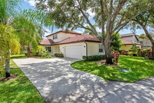 12210 Dartmoor Dr in Wellington, FL - Building Photo