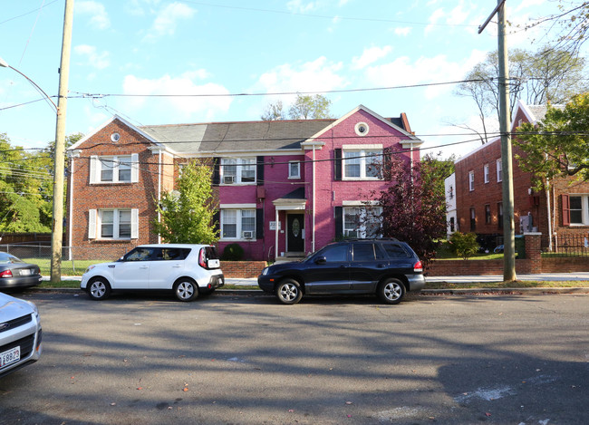 2502 N St Se in Washington, DC - Foto de edificio - Building Photo