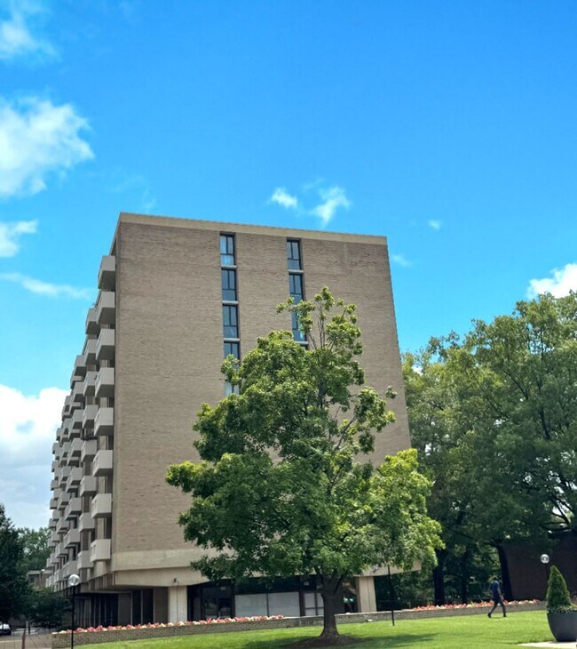 240 M St SW in Washington, DC - Building Photo - Building Photo