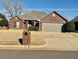 1913 Lois Lynn Ln in Edmond, OK - Building Photo