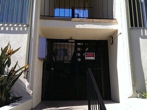 275 Lucas Ave-Unit -16 in Los Angeles, CA - Building Photo - Building Photo