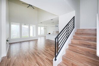 7525 Cresta Bella St in Laredo, TX - Foto de edificio - Building Photo