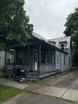 138 N Champlain St in Burlington, VT - Building Photo